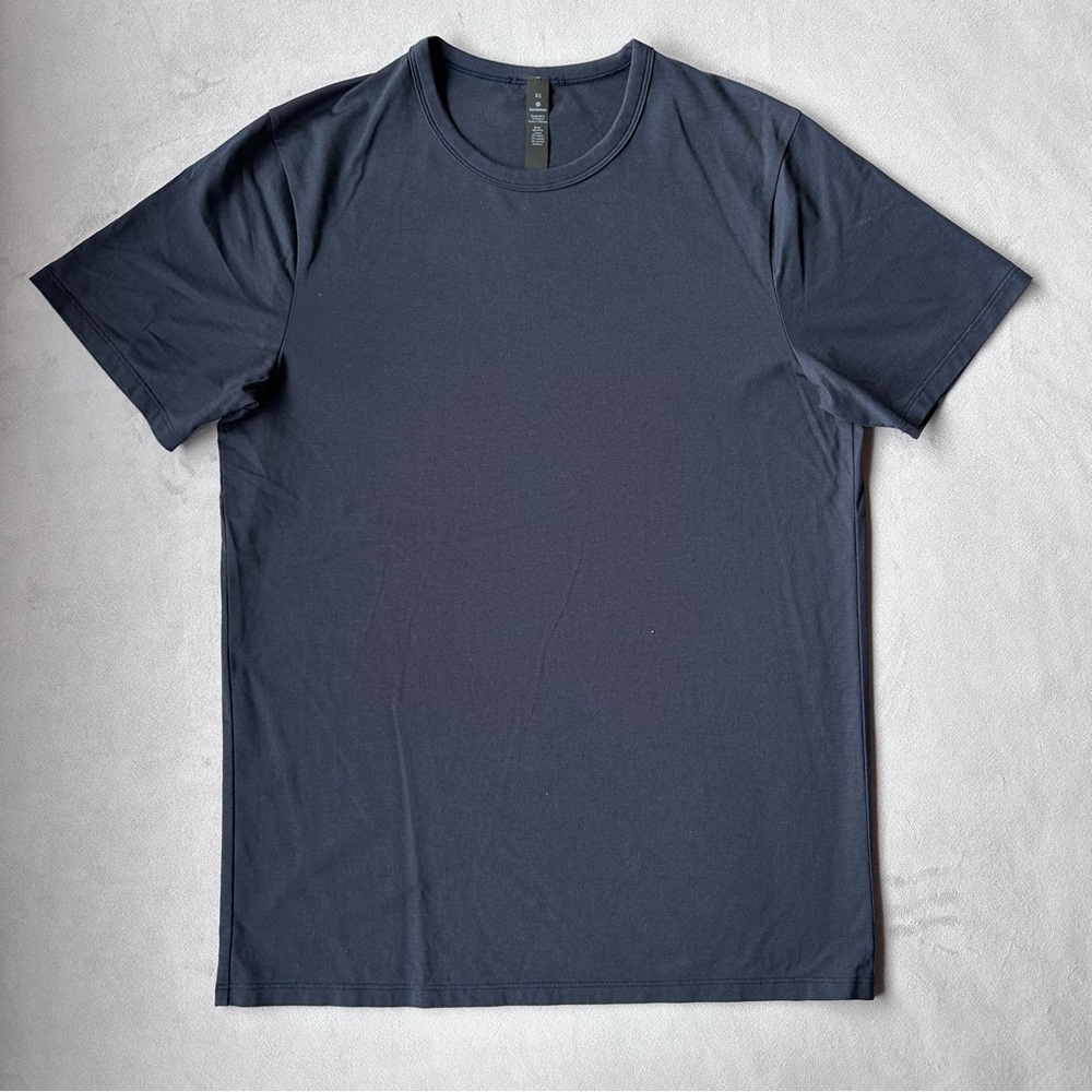 Lululemon ~ Basic Tee ~ Men’s Size XS ~ Navy Blue